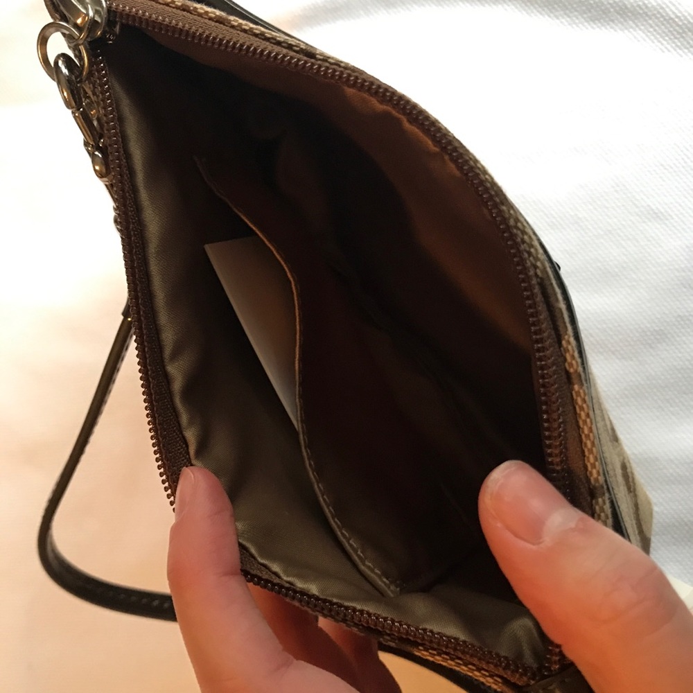 Authentic Coach Wristlet New With Tags - Picture 8 of 8
